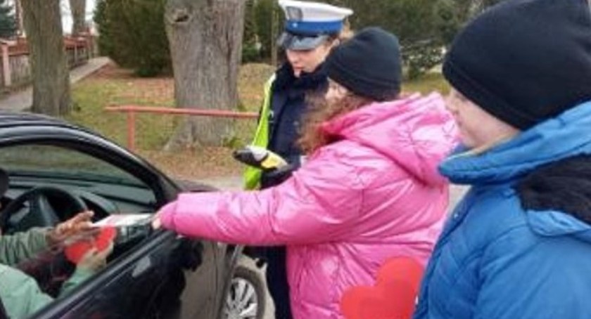 Serca zamiast mandatów. Policja z Łukowa zaskakuje 