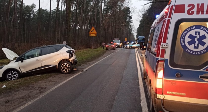 1500 zł mandatu dla sprawcy wypadku pod Łukowem. Dwie osoby zostały ranne 