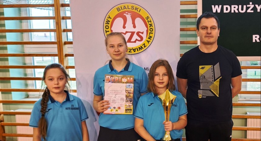 Mistrzynie tenisa z gminy Krzywda! Wielkie gratulacje! 