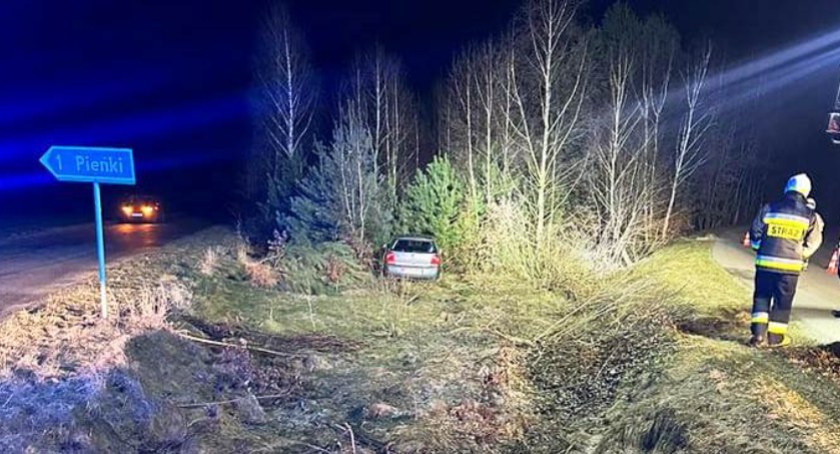 Dachowanie samochodu. Na miejscu interweniowały służby! 
