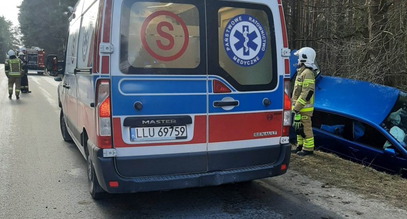 Stracił panowanie nad autem i wjechał do rowu (ZDJĘCIA)