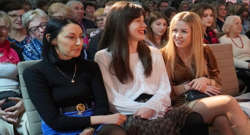 Babski Wieczór w Ulanie. Brawom nie było końca (WIDEO + ZDJĘCIA)