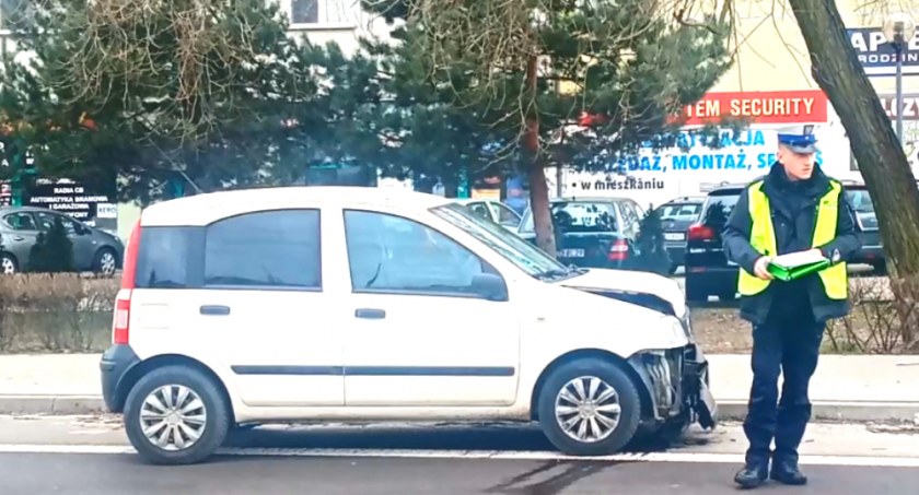 Zderzenie na ul. Przemysłowej w Łukowie. Dwie osoby w szpitalu. Ogromne korki (WIDEO)