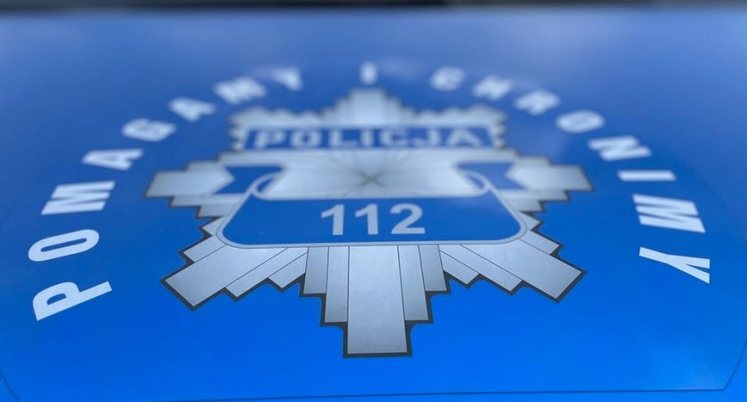 23 latek jadąc Fordem uderzył w zaparkowaner na poboczu Audi, w którym spało kilkumiesięczne dziecko!