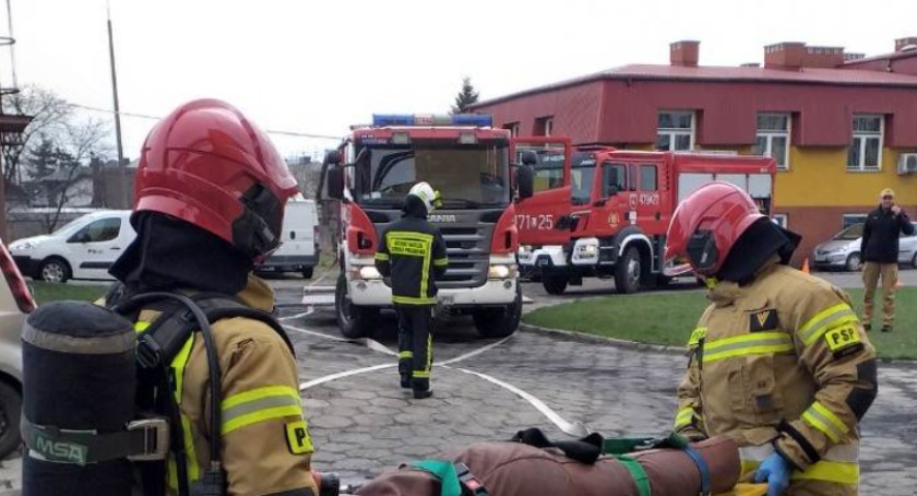 Interwencja straży w łukowskim PEC JRG Łuków prowadziło ewakuację. 