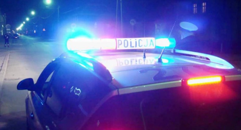 Wypadek w Ryżkach. 35- letni kierowca ciężarówki wjechał w drzewo  
