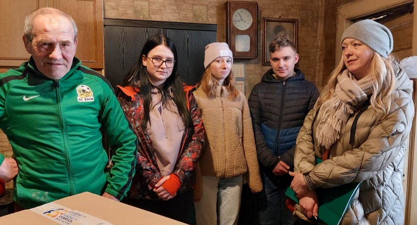 Młodzież ze Stoczka Łukowskiego włączyła się do akcji Paczka dla Seniora