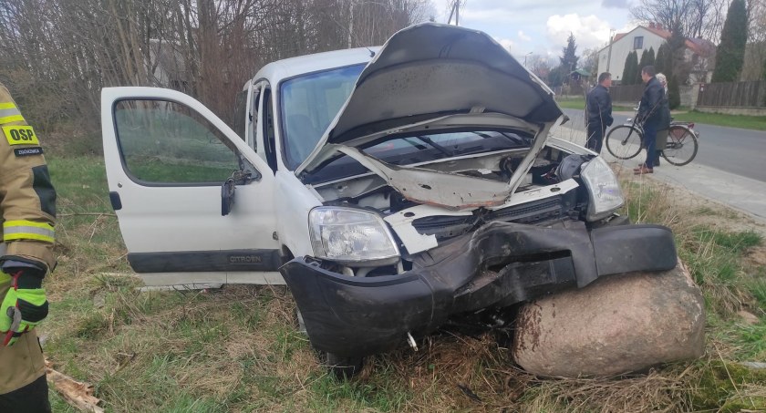 Wypadek w Toczyskach. Dwie osoby w szpitalu 