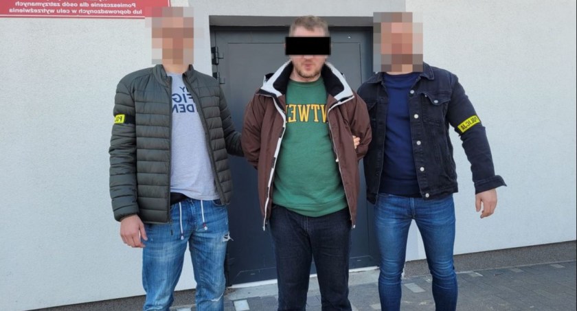 Blisko 80 000 plików z dziecięcą pornografią w domu 47-latka