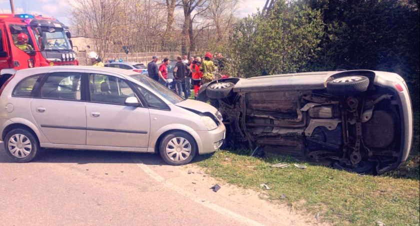 Wypadek w Wesołówce. Pomocy potrzebował 21-letni mężczyzna (ZDJĘCIA) 