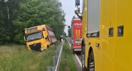 Ciężarówka w rowie i zderzenie w mieście. Środa, o k&hellip;