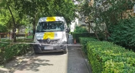 Cofał furgonetką pod blokiem. Nie zauważył seniorki.&hellip;