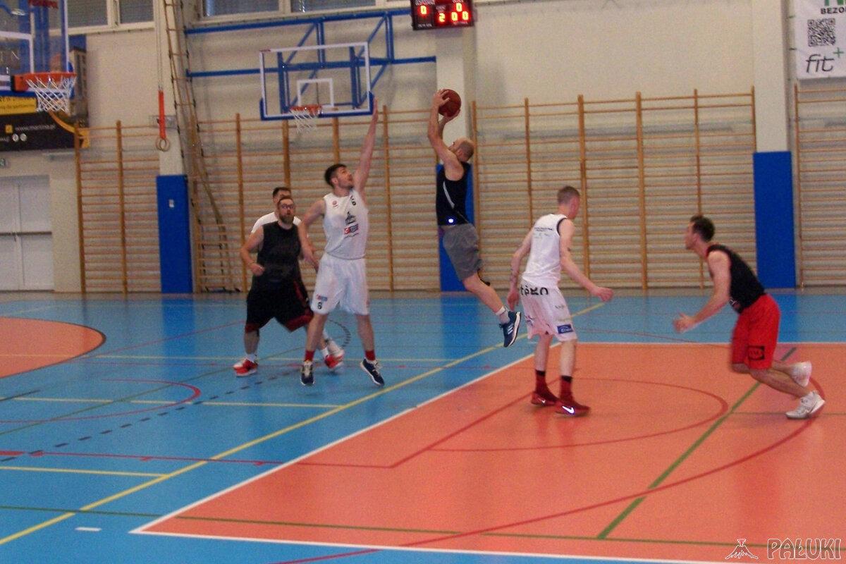 Turniej streetball w Żninie wygrali Miłośnicy Walca (zdjęcia)