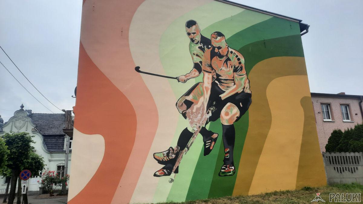 Mural w Rogowie doskonałą promocją hokeja na trawie i motywacją dla dzieci