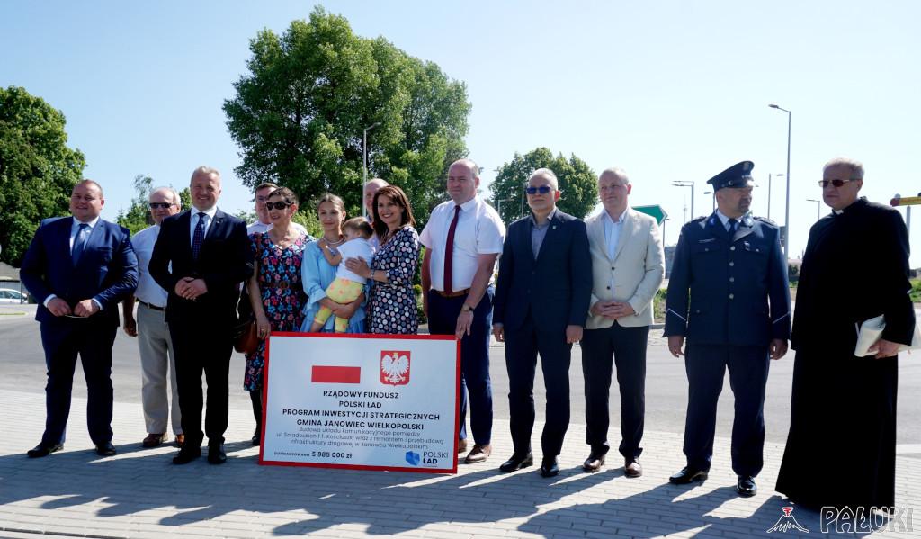 Symboliczne otwarcie ronda w Janowcu Wlkp. w Dniu Dziecka (zdjęcia)