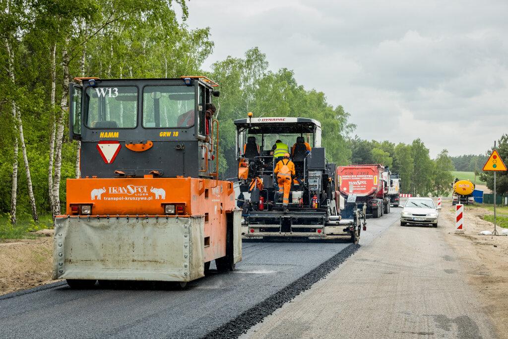 Wykonali prawie 1/3 prac na drodze z Brzozy do Łabiszyna. Remonty odcinków mogileńskich też w tym roku
