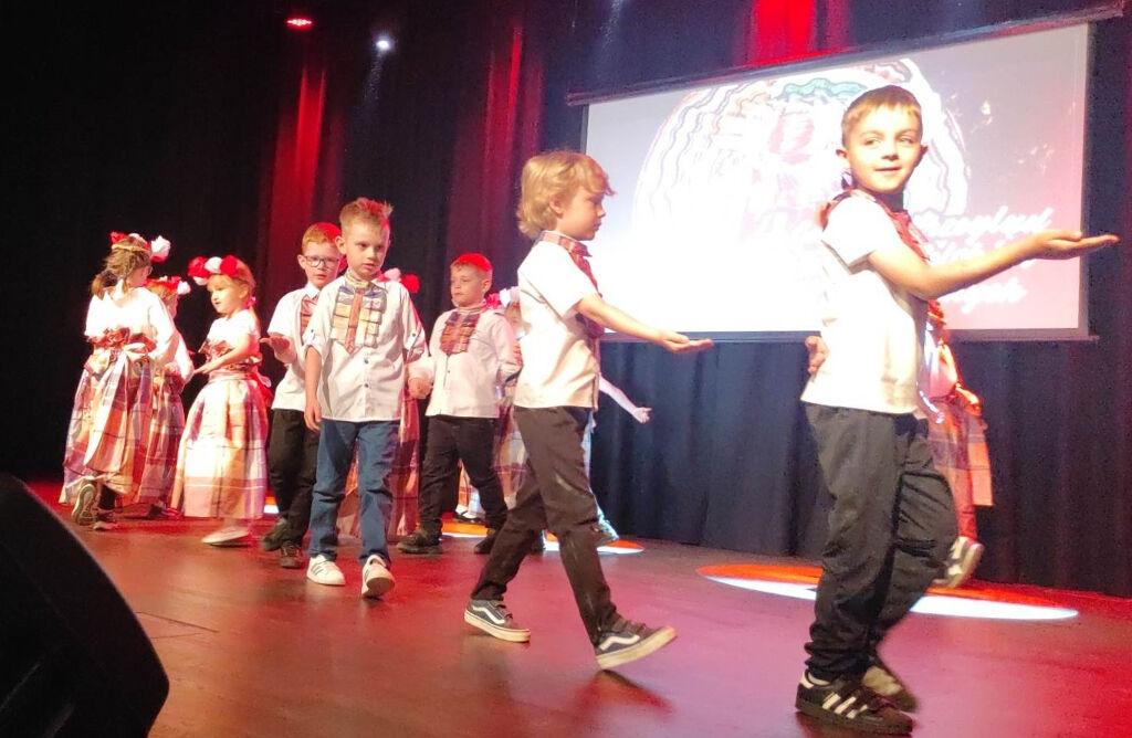 Szubińskie przedszkolaki tanecznym krokiem przez Polskę (zdjęcia)