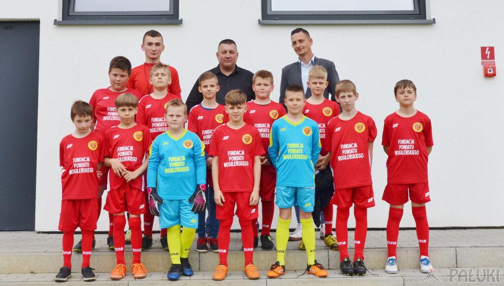 Orlicy Noteci Gębice otrzymali nowe stroje od Fundacji Powiatu Mogileńskiego
