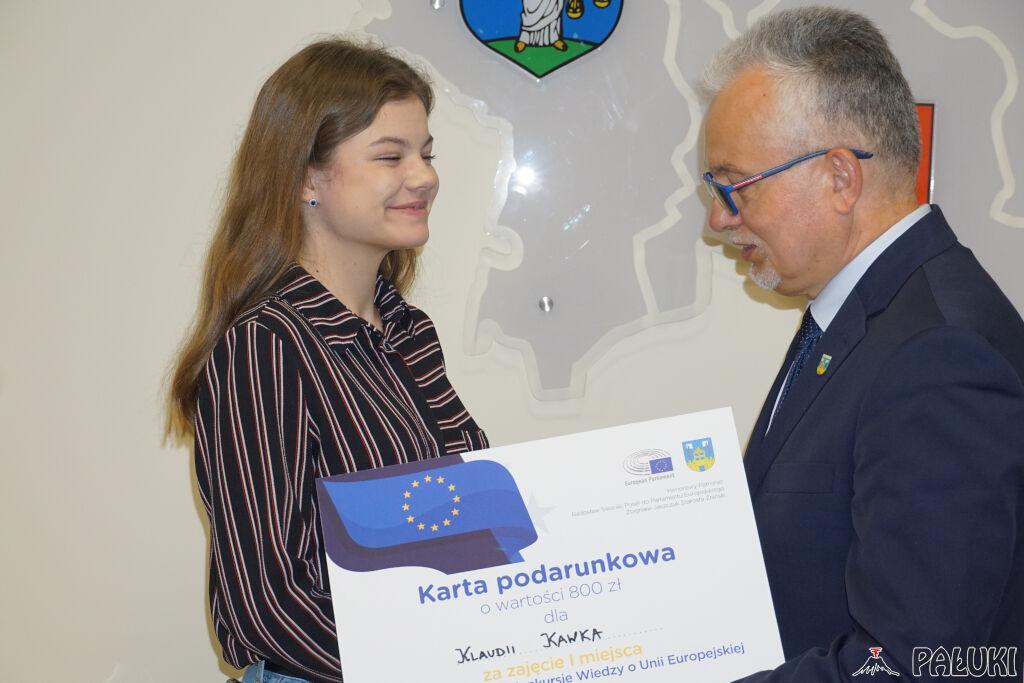 W zeszłym roku Strasburg, a teraz Bruksela. Licealistka ze Żnina powtórzyła triumf w konkursie wiedzy o Unii Europejskiej