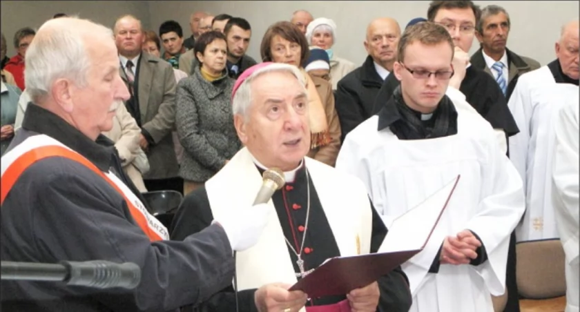 Kamień jako opoka z błogosławieństwem prymasa