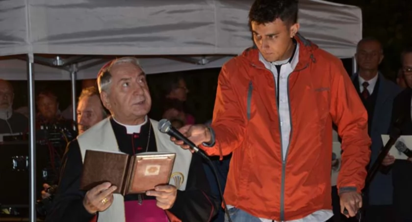 Jezus poświęcony przez prymasa
