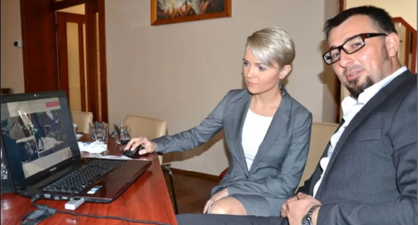 Park nad jeziorem przyjazny i swobodny