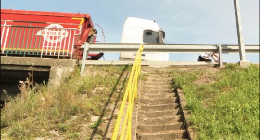 Chcą zejścia z mostu na promenadę