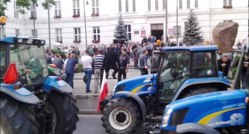 Bez sprzętu, ale z postulatami