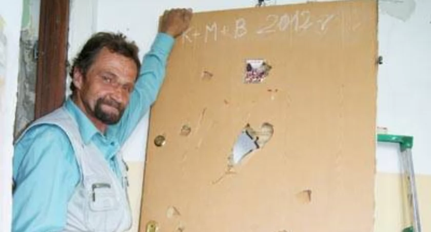 Biegał z siekierą i krzyczał, że pozabija sąsiadów