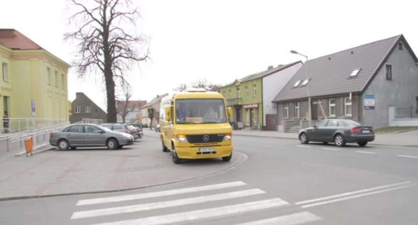 Nielegalny przystanek przy liceum