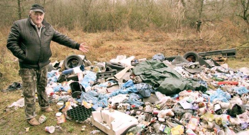 Śmieci na drodze ministra