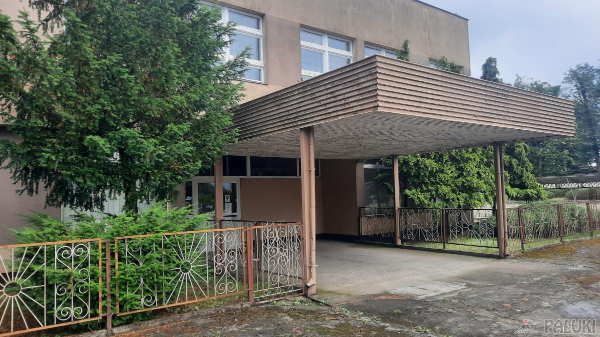 Janowiecki MGOPS będzie miał nową siedzibę. Gmina odkupi biurowiec po byłej Spółdzielni Meblarskiej 