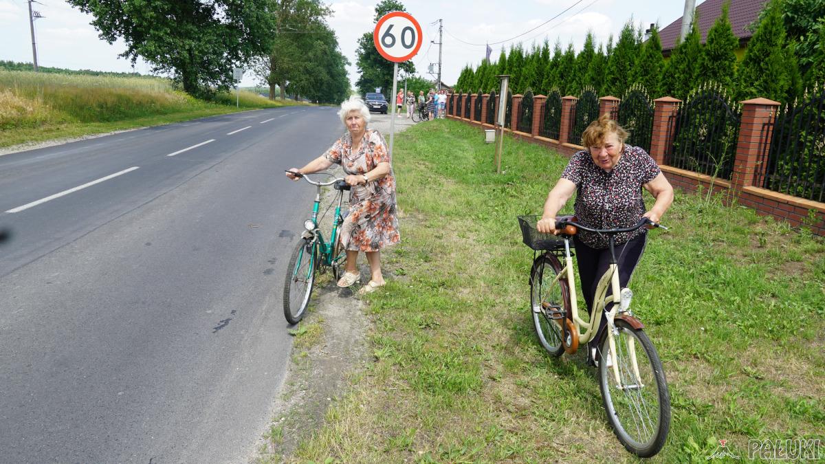 Chcą chodnika wzdłuż drogi wojewódzkiej w Augustowie. Zebrali 237 podpisów pod wnioskiem (wideo)