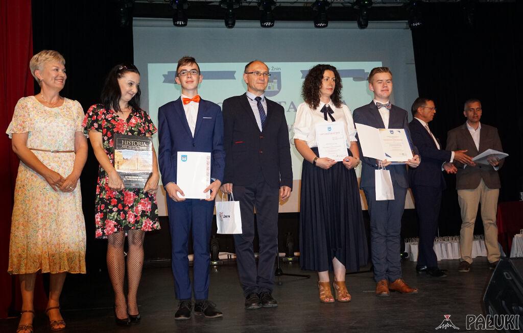 Są chlubą i nadzieją na przyszłość. Gmina Żnin doceniła najlepszych uczniów (zdjęcia)