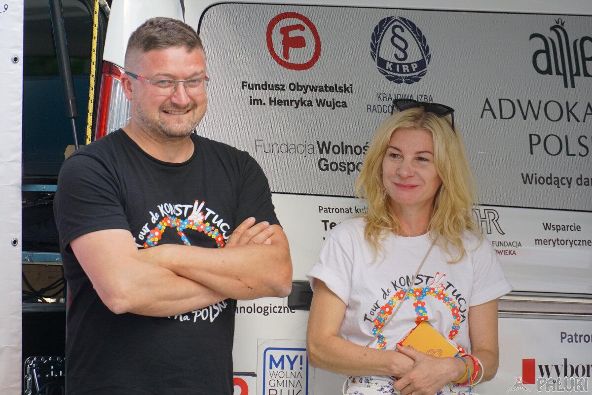 Tour de Konstytucja dotarł do Żnina. Promowali aktywność wyborczą i miejscowych artystów (wideo + zdjęcia)