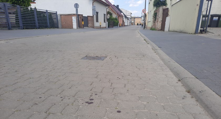 Atak nożownika w Łabiszynie: napastnik trzeźwieje w areszcie