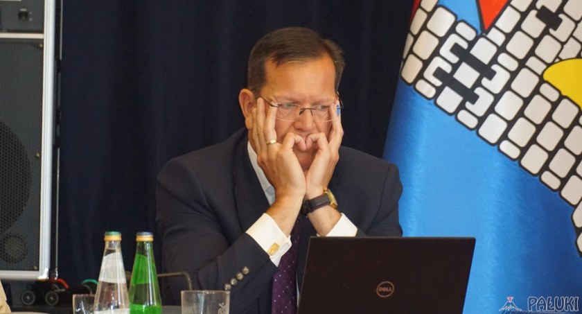 Burmistrz odwołał dzień seniora, dożynki i inne imprezy. Kasa Żnina świeci pustkami