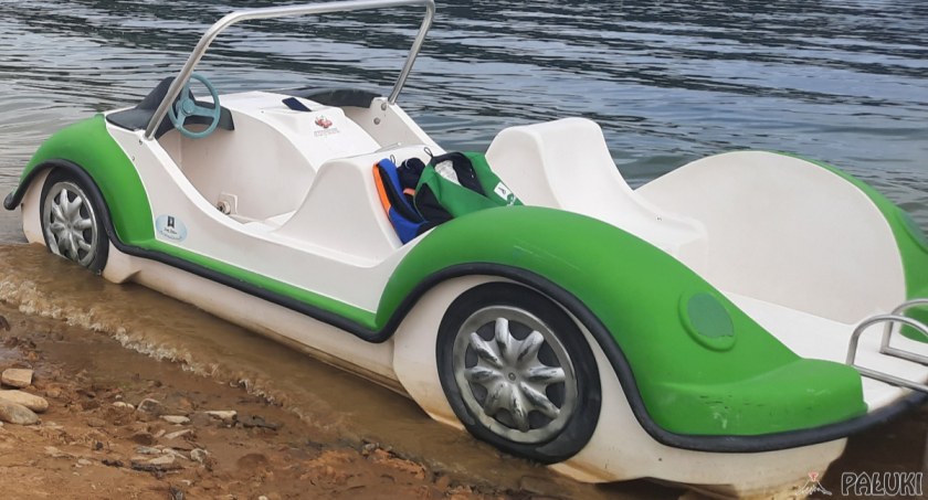 Zabrali rower wodny i pływali nim pijani po Jeziorze Lubieckim w Lubczu