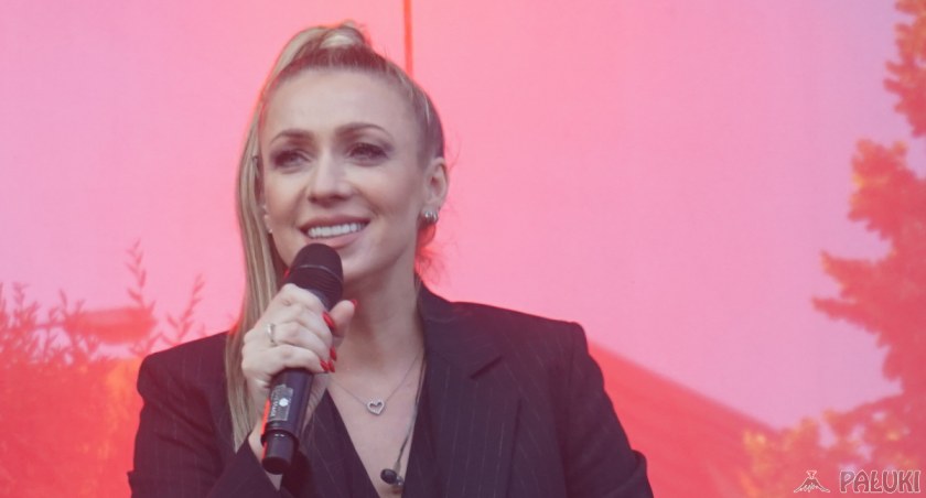Wyszywankowe Zakończenie Lata 2023 w Szubinie - rynek kołysał się w rytm przebojów Kasi Cerekwickiej (wideo + zdjęcia)