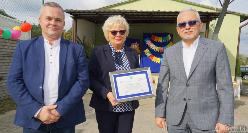 Mała szkoła w Nowym Dąbiu jest wielka i zamierza dalej rosnąć (wideo + zdjęcia)