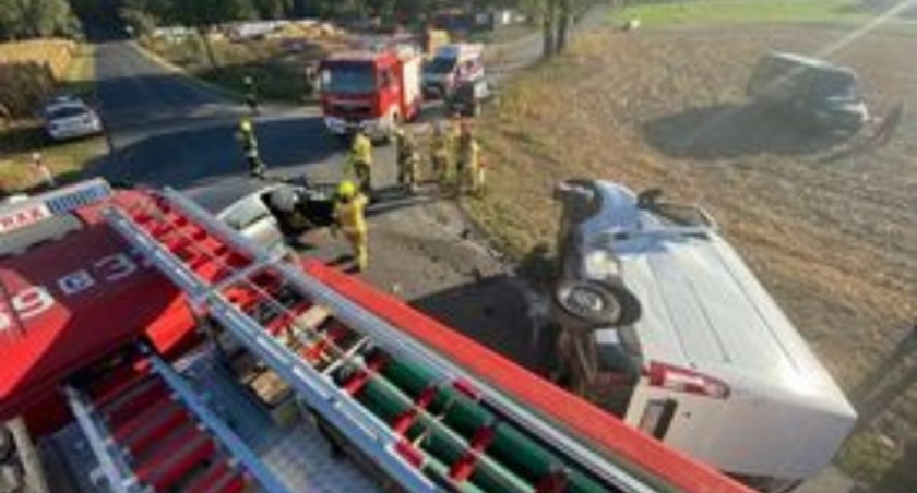 Wypadek w Ojrzanowie. Ciężarna kobieta śmigłowcem zabrana do szpitala w Bydgoszczy (zdjęcia)