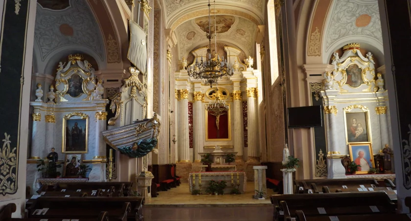 Dzięki wspólnym wysiłkom parafii i gminy kcyńskie sanktuarium zyskuje blask 