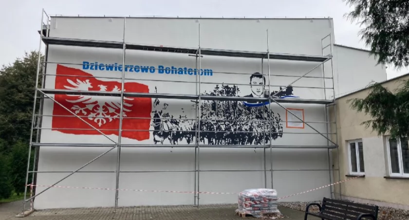 Powstańczy mural powstaje w Dziewierzewie