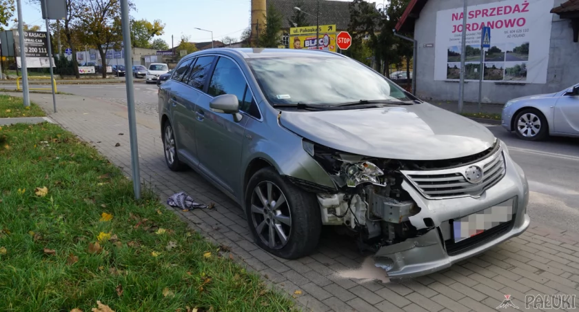 Zderzenie koło starej poczty w Barcinie. Dojazd na cmentarz możliwy