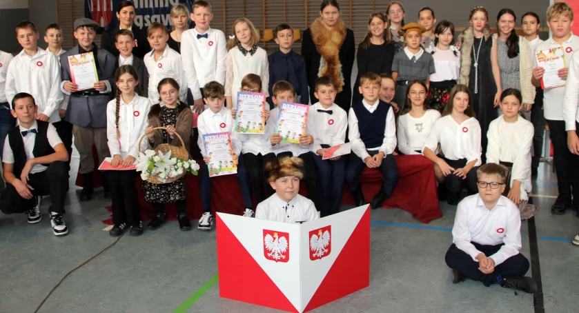 Kawiarnia patriotyczna - Dzień Niepodległości w Szkole Podstawowej w Gąsawie (zdjęcia)