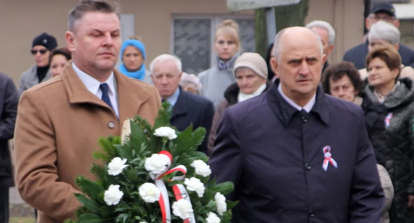 Msza, hymn, musztra, kwiaty i Rota na obchodach Święta Niepodległości w Gąsawie