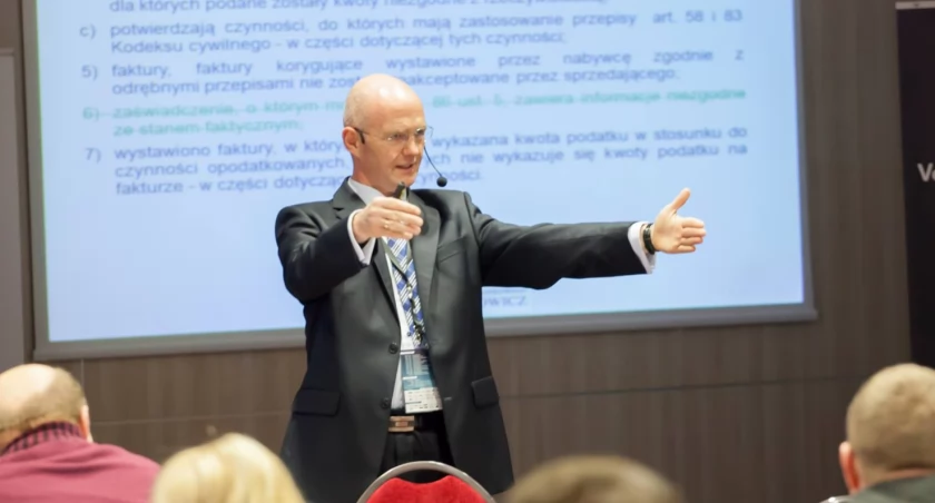 Dla klientów - faktura papierowa, dla przedsiębiorców - tylko elektroniczna - za pół roku zmiany w przepisach