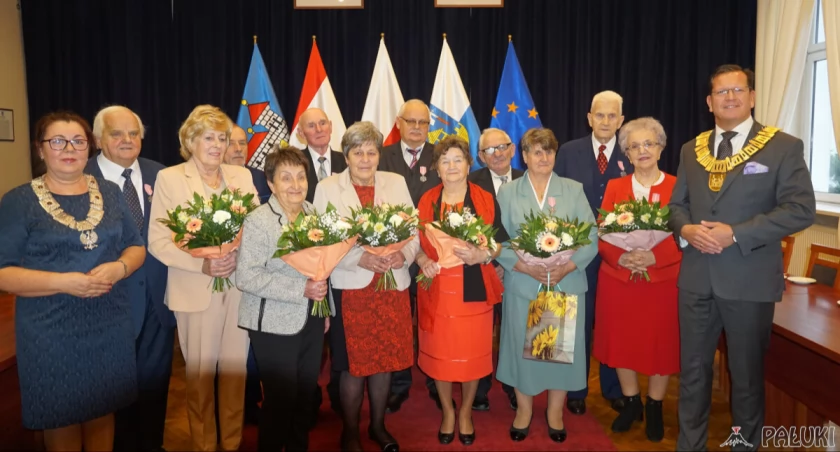 Sześć par w Żninie odznaczonych medalami za długoletnie pożycie małżeńskie (wideo + zdjęcia)