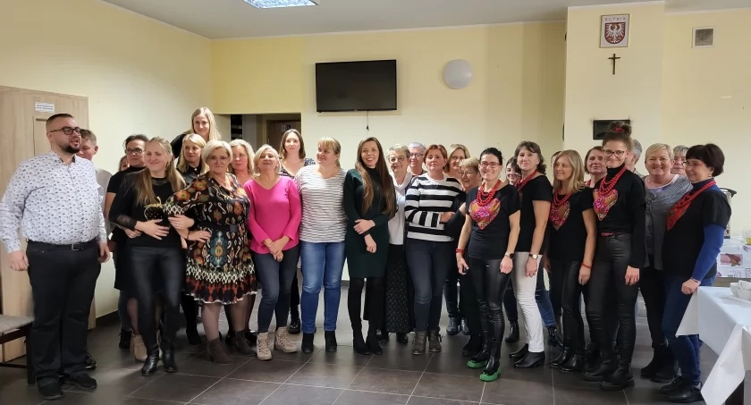 Koła gospodyń wiejskich na integracyjnym spotkaniu w Turzynie 