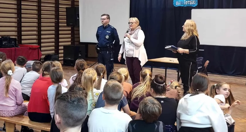 Uczniowie SP w Rogowie dowiedzieli się czym jest hejt i cyberprzemoc w sieci 